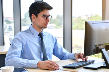 Fototapeta premium Business men are planning and marketing analysis at the office.