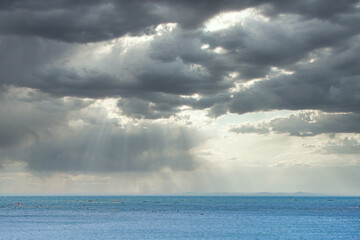 Obraz premium 【夏休み・離島イメージ】海の遠くに見える離島