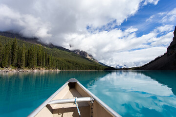 Obraz premium turquoise lake and the nose of a canoe in summer