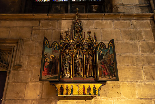 Le triptyque de sainte Claire dans la cathédrale Saint-Etienne à Metz