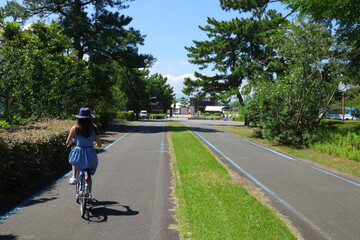Obraz premium cycling girl in the park