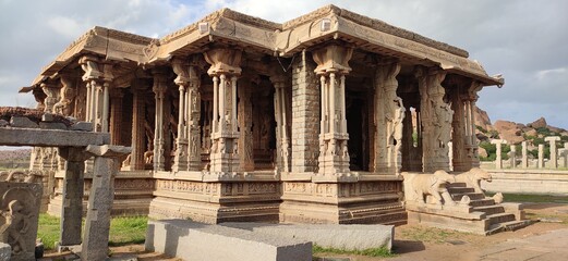 world famous hampi stone chariot & other historical architectures 