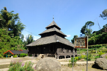 Fototapeta na wymiar WEST SUMATERA, INDONESIA -JUNE 8, 2014: Tuo Kayu Jao Mosque is located in West Sumatra, Indonesia. Built in 1599 and is the second oldest mosque in Indonesia.