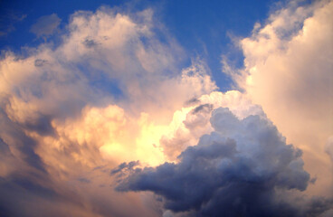 Naklejka na ściany i meble Big sky clouds, Montana sky, cloud shapes, 