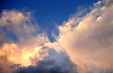 Fototapeta na wymiar Big sky cloud