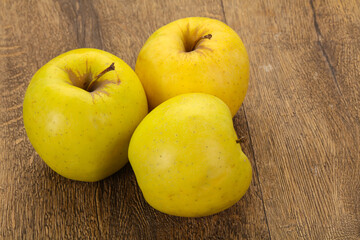 Naklejka na ściany i meble Yellow ripe apples