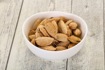 Unpeeled Almonds nuts