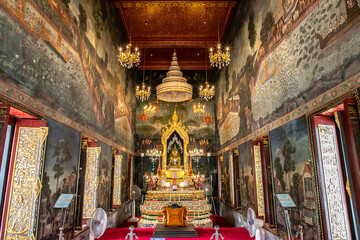 Fototapeta na wymiar interior view of Wat Pathum Wanaram Temple in Bangkok, Thailand