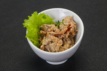 Chicken liver with cream and dry tomatoes