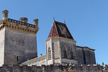 Fototapeta premium Blason sur le château de la famille ducale d'Uzès dans le département du Gard - France
