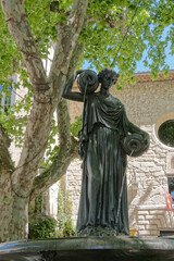 Belle fontaine dans la commune d'Uz&egrave;s dans le d&eacute;partement du Gard - France
