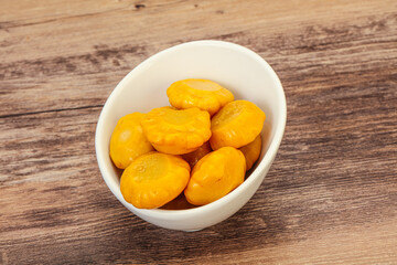 Marinated yellow patisson in the bowl