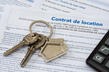 Immobilier : contrat français de location de logement (bail de location vide). Gros plan avec...
