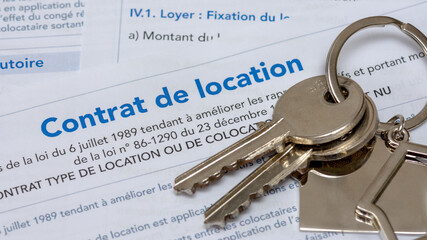 Immobilier : contrat français de location de logement (bail de location vide). Gros plan avec...