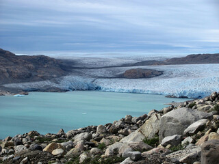 Fototapeta na wymiar Frente glaciar deembocando en el mar de Groenlandia