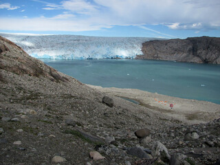 Frente glaciar deembocando en el mar de Groenlandia