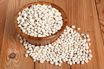 Navy beans in wooden bowl