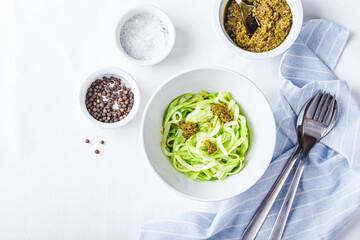 Healthy Zucchini Noddles with pesto
