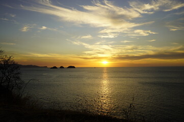 atardecer, mar, acuático, cielo, sol, oceáno, amanecer, playa, naturaleza, nube, paisaje, anaranjada, nube, anochecer, horizonte, anochecer, costa, hermoso, alba, rojo, azul, isla, verano, atardecer