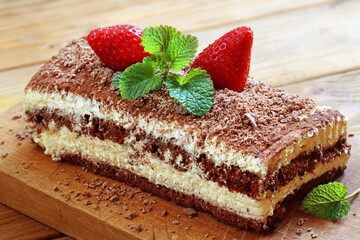 Tiramisu with strawberries and mint
