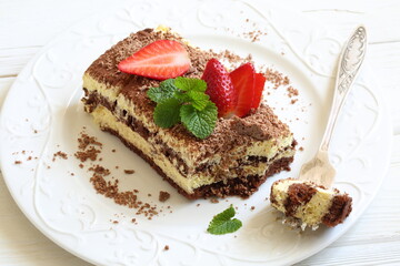 Tiramisu with strawberries and mint
