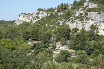 Fototapeta na wymiar Landschaft bei Les Baux-de-Provence