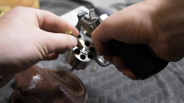60p/Slomotion: Slowly loading bullets 1 at a time into .357 Revolver cylinder