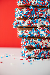 Obraz premium Chocolate ice cream sandwiches with red, white, and blue sprinkles 