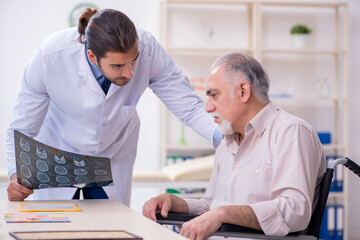 Fototapeta premium Doctor and patient suffering from Alzheimer disease