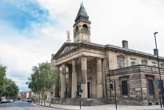 Court and town hall. Wakefield