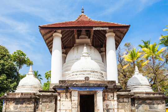 Gadaladeniya Rajamaha Vihara Temple