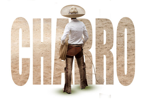 La palabra CHARRO escrita sobre la foto de un charro mexicano vestido con la vestimenta tradicional parado de espaldasosteniendo el lazo en una mano,recurso grafico, fondo