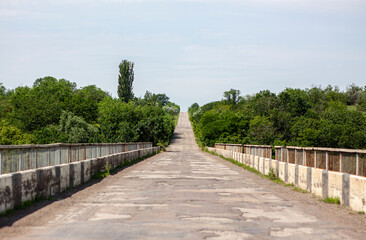 Fototapeta na wymiar photo of the bridge in the hot summer