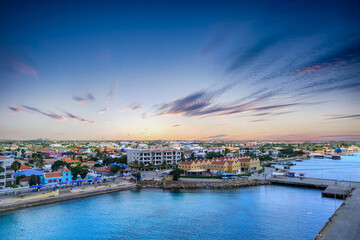 Obraz premium Buildings on the Coast of Aruba from the Sea