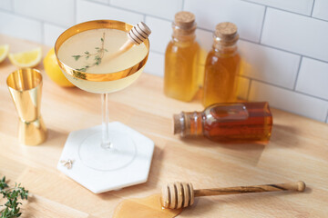 Bee's Knees Honey Gin Cocktail