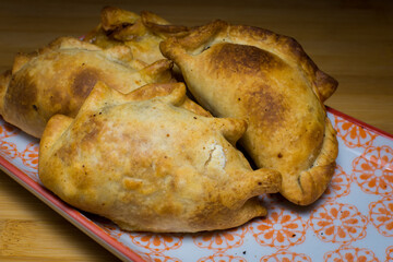 Empanadas criollas Argentinas recién horneadas