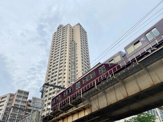 宝塚,武庫川,風景,晴れ,河川,宝塚市,山,閑静,住宅街,マンション,都会,都市風景,発展,産業,兵庫県,景色,アジア,日本,広角,ワイド,ビル,開発,ビジネス,高層ビル,全体,河川敷,川,土手,空,自然,建物,屋外,青空,都市,兵庫,近畿,住宅,町並み,住宅地