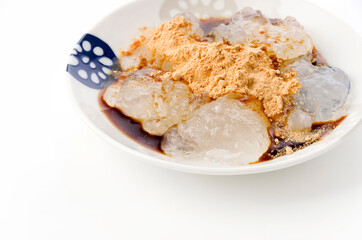 くず餅の黒蜜ときな粉かけ