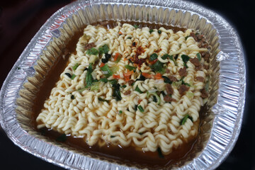 은박지 용기 라면
