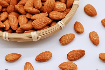 たくさんのアーモンド