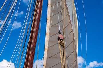 Detail eines Segelschiffes auf der Hanse Sail in Rostock