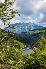 Naklejka na ściany i meble Steirischer Bodensee mit Dachstein im Hintergrund