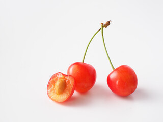 さくらんぼを白バックで