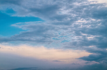 Fototapeta premium Purple sky of a warm summer sunset