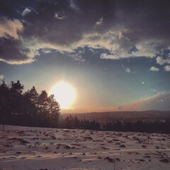 Obraz na płótnie Canvas sunset in the snow