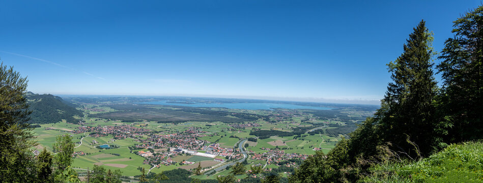 Blick auf Grassau und Chiemsee von Schnappenkirche