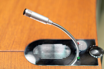 Extreme Nahaufnahme Mikrofon: Konzept Kommunikation, Medien, Presse, Unternehmen, selektiver Fokus, viel Copyspace