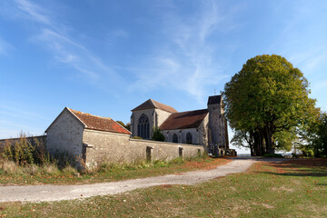 Fototapeta na wymiar Saint-Martin church on the hill of Doue village in the Ile-de-France region