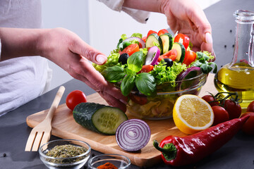 Preparation of a vegetable salad from fresh organic ingredients