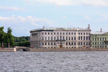 Fototapeta na wymiar view of the Neva river and embankment in Saint Petersburg